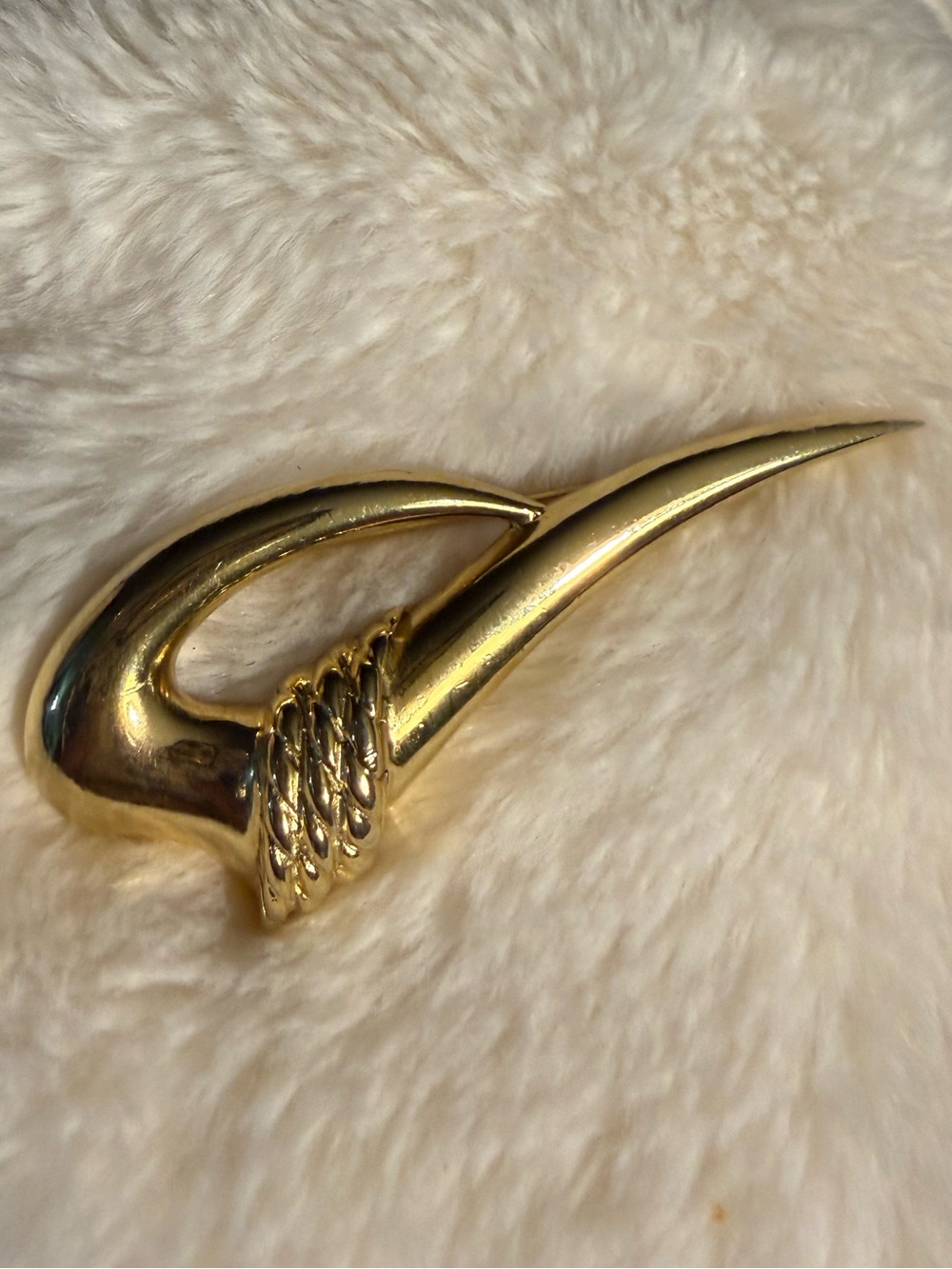 Vintage MJ ENT Gold-tone Sculptural Brooch - Elegant Women’s Accessory